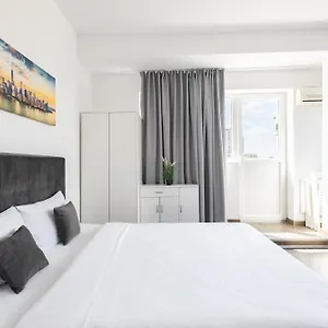 Downtown Victoria By Citybookings Apartament