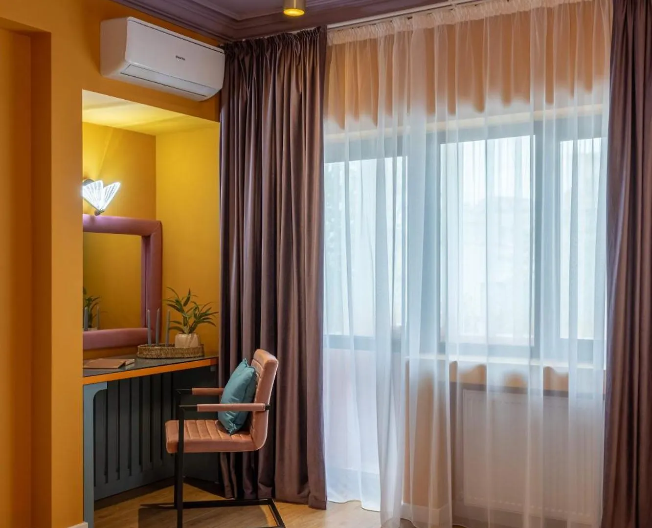 Holt - Wes Anderson In Bucharest Apartment Romania