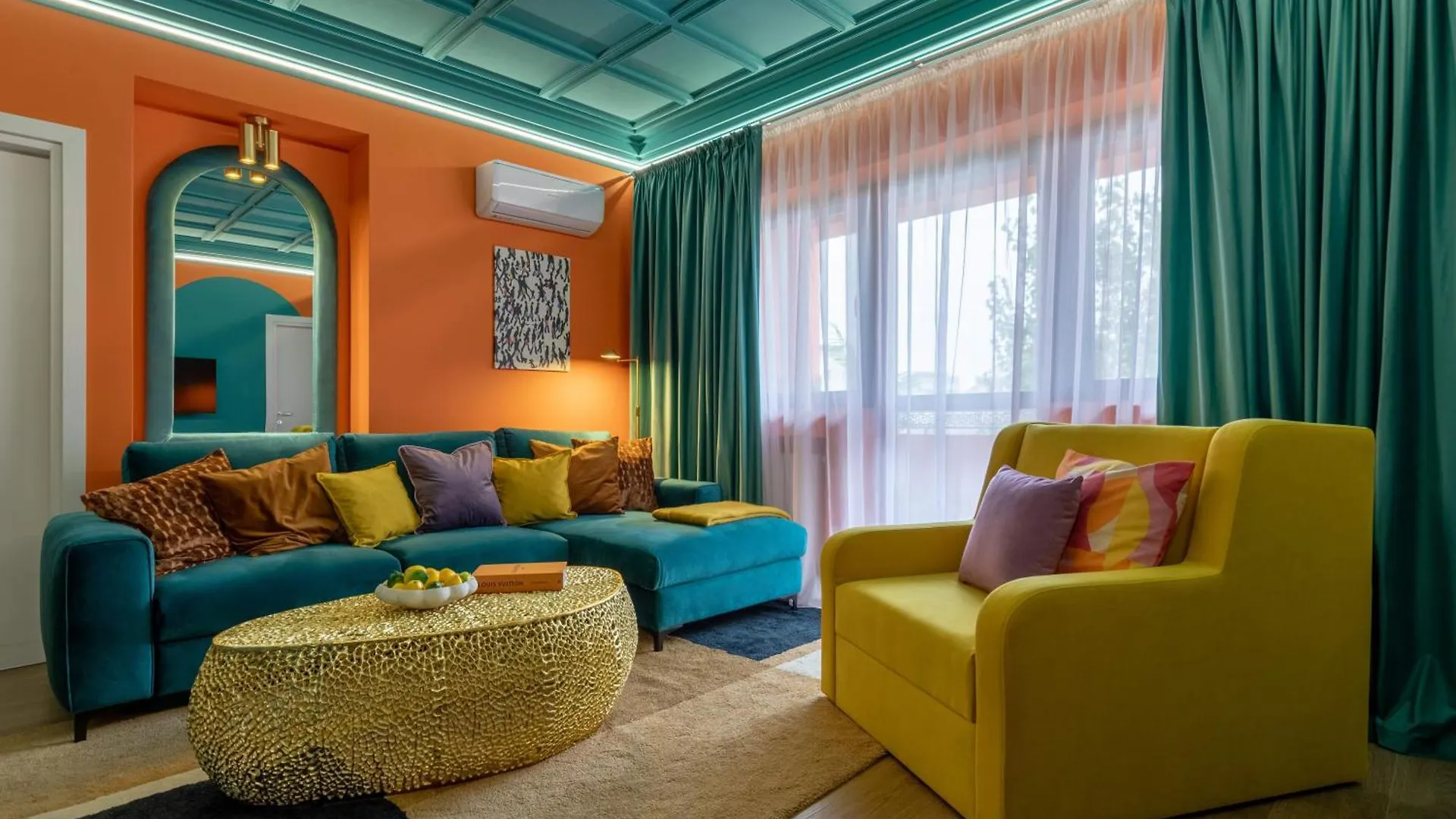 Holt - Wes Anderson In Bucharest contacts